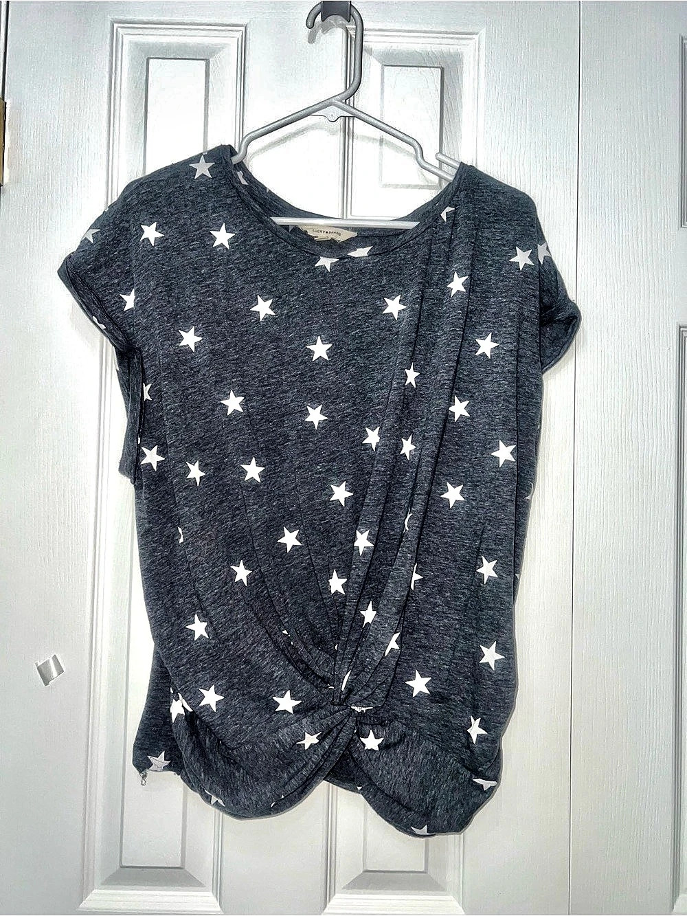 Lucky Brand Star Print Short Sleeve Top in Gray & White Like New